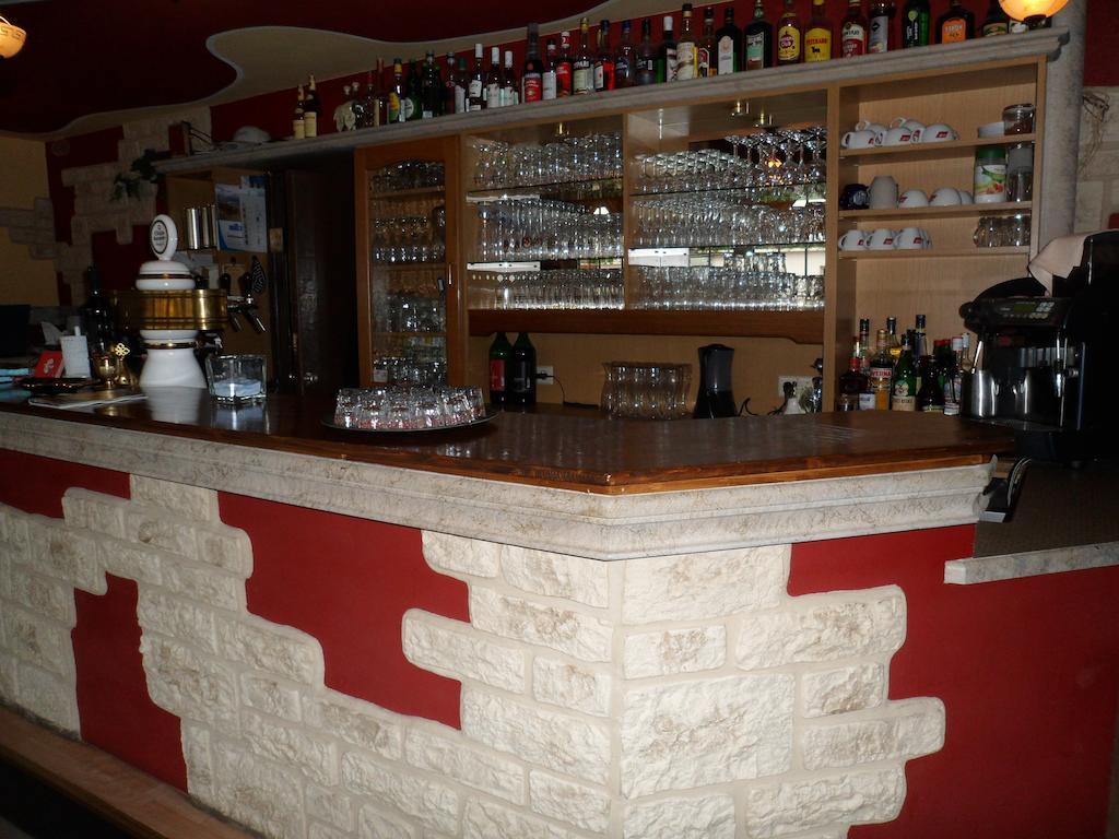 Hotel Taverne Inos Laatzen Exterior foto